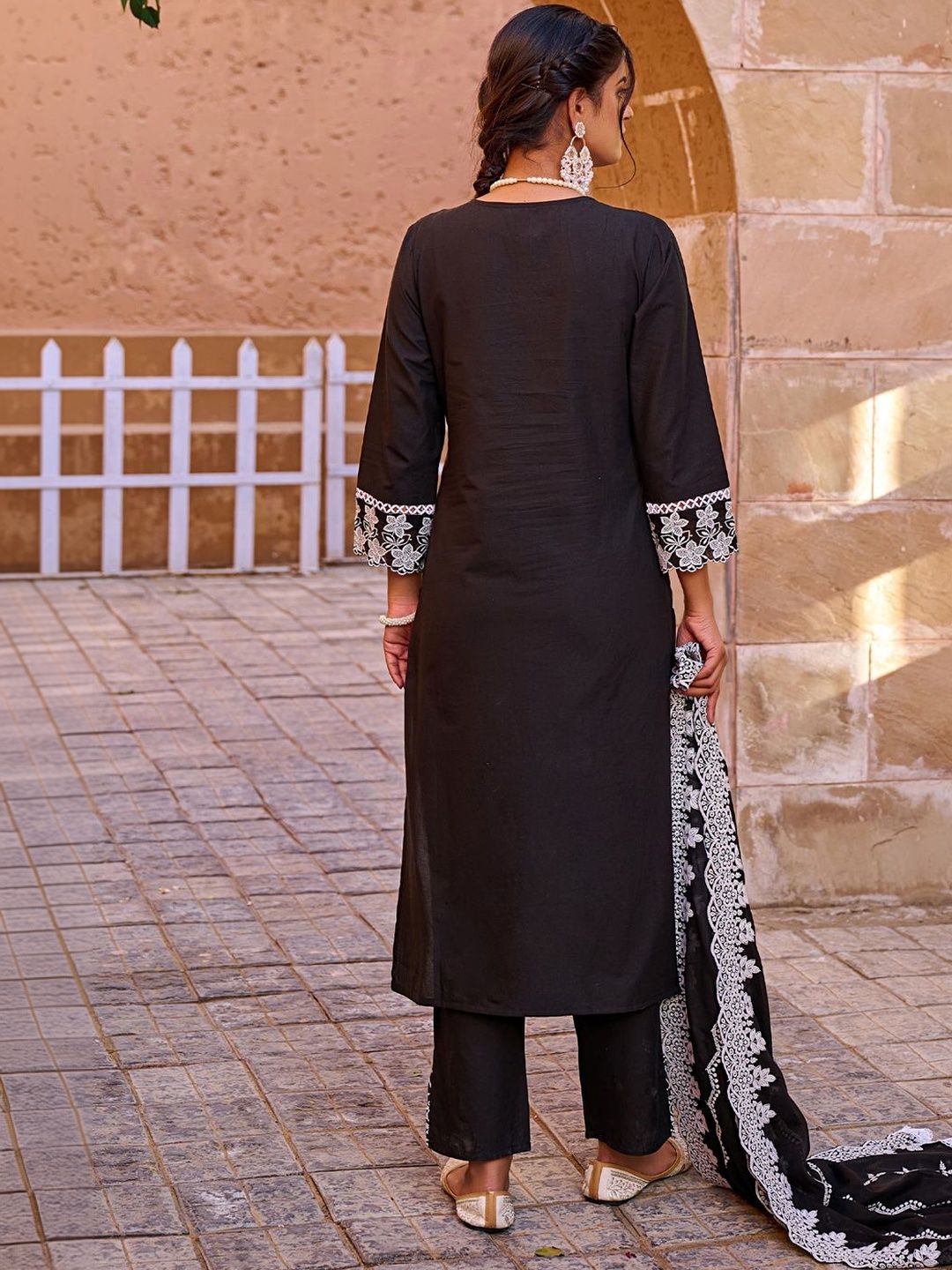 Women Ethnic Motifs Embroidered Regular Thread Work Pure Cotton Kurta with Trousers & With Dupatta