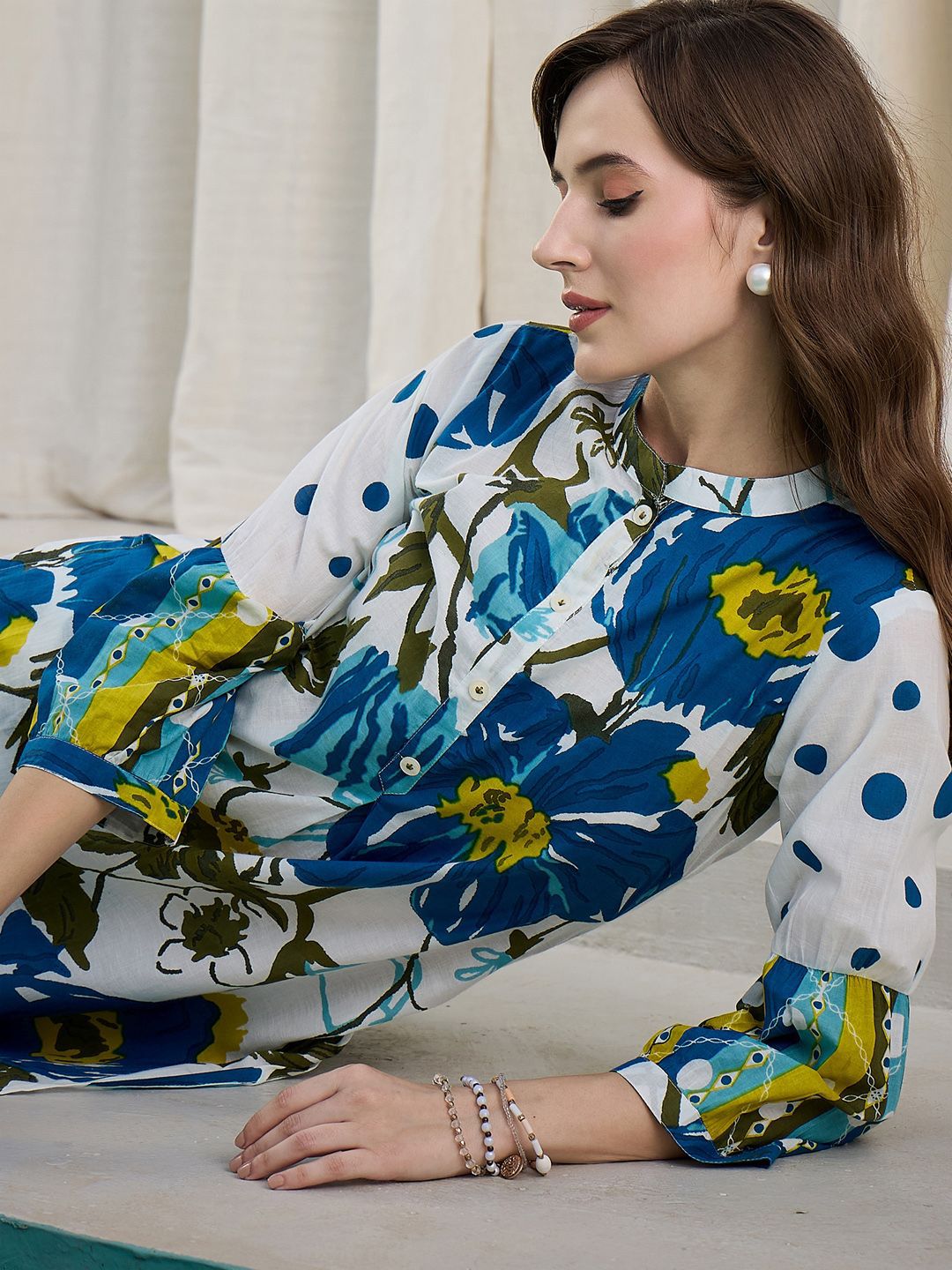 Women Floral Printed Cotton Kurta with Trousers