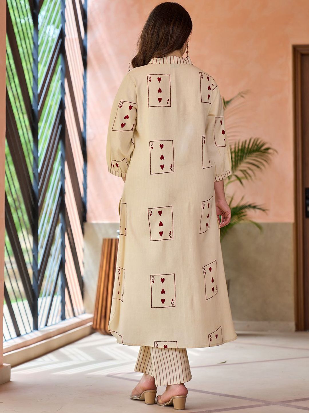 Dhiyona IE Graphic Printed V-Neck Tunic With Trousers