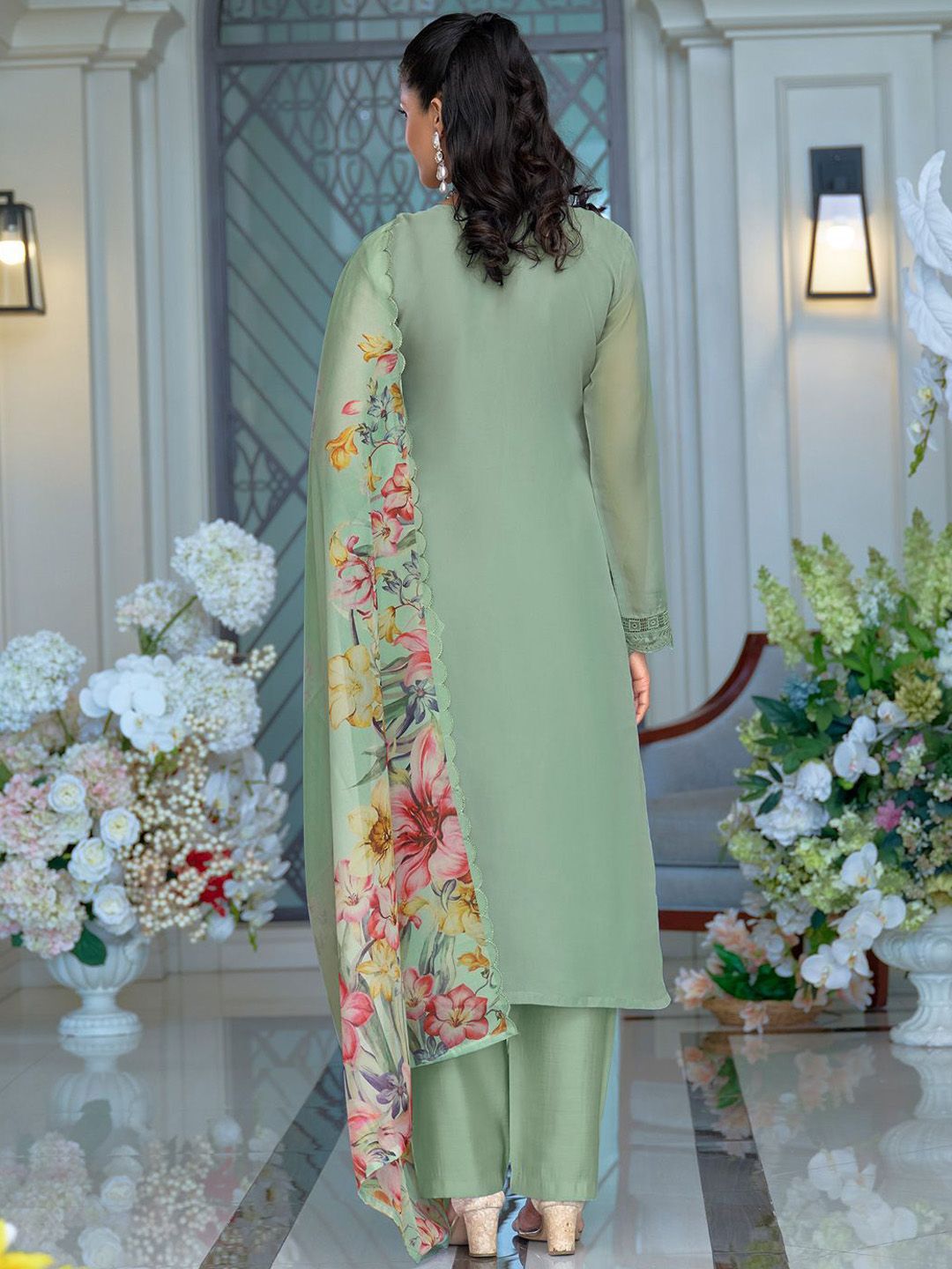 Women Floral Embroidered Thread Work Kurta with Trousers & Dupatta