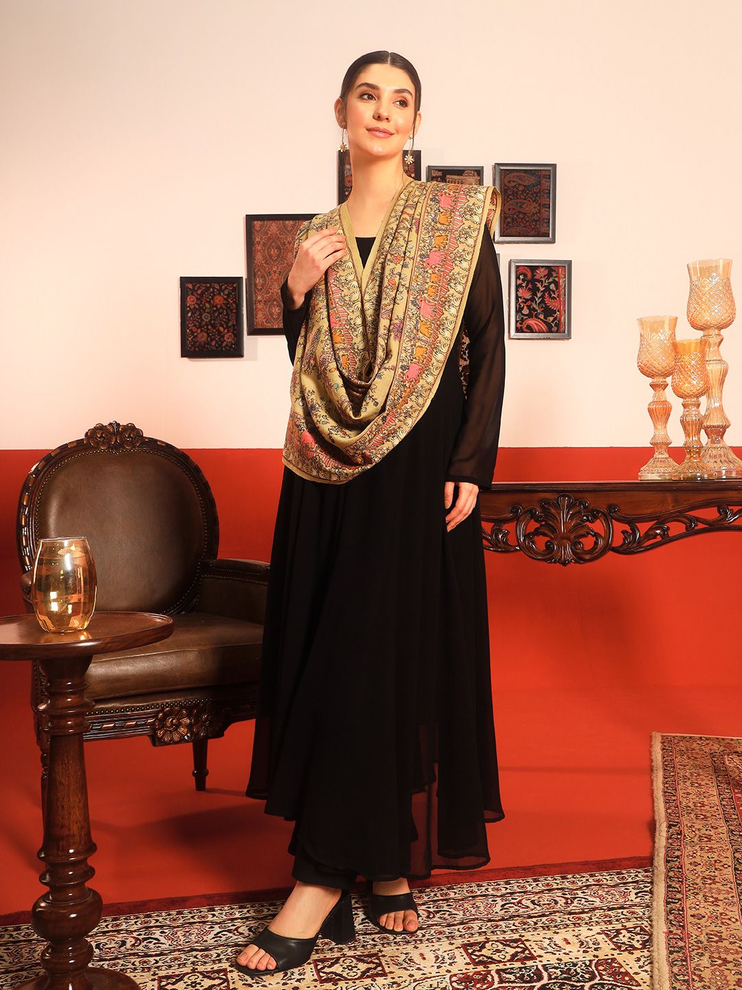 Dhiyona PA Paisley Embroidered Shawl