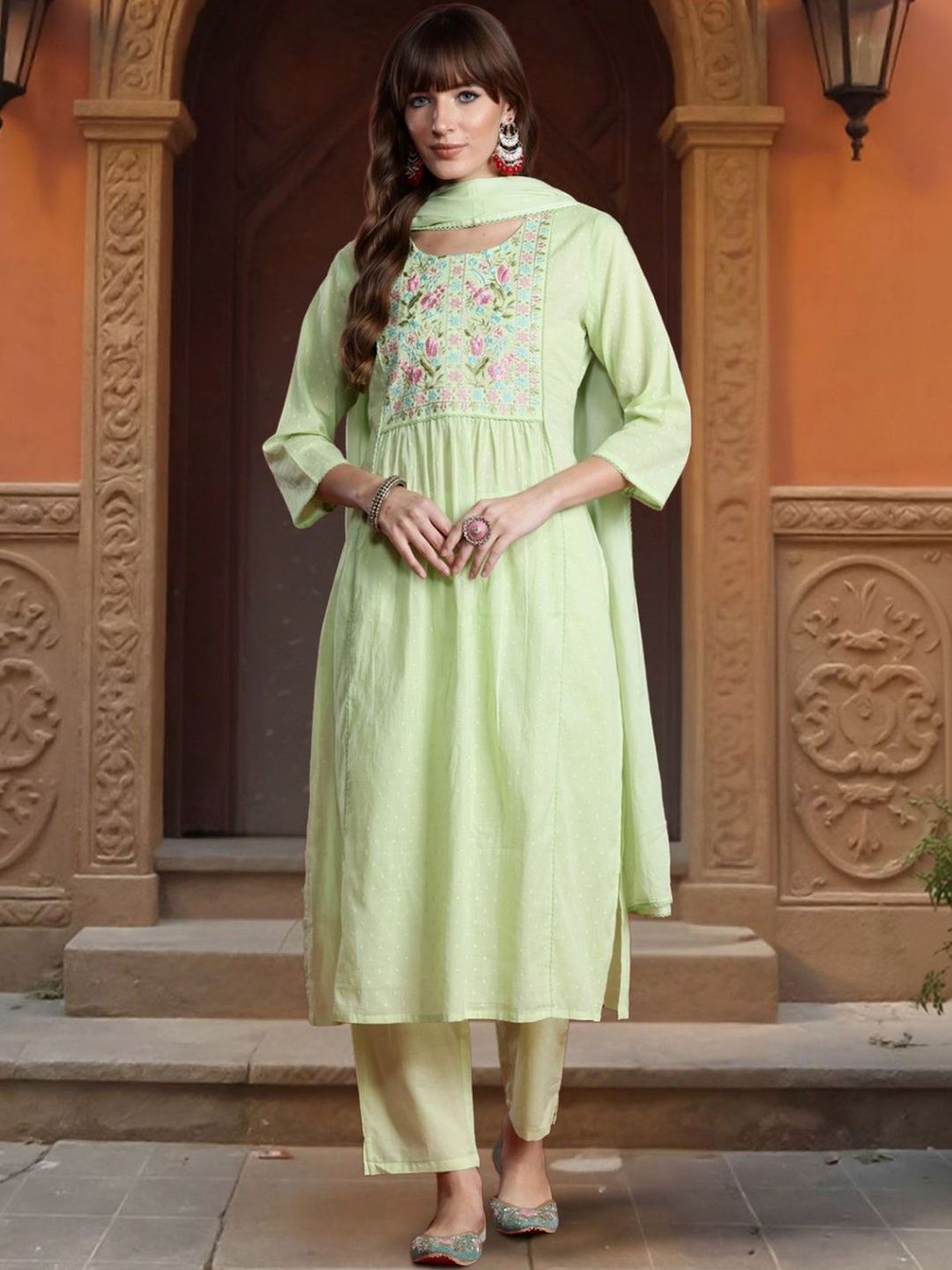 Women Floral Embroidered Regular Thread Work Pure Cotton Kurta with Trousers & With Dupatta