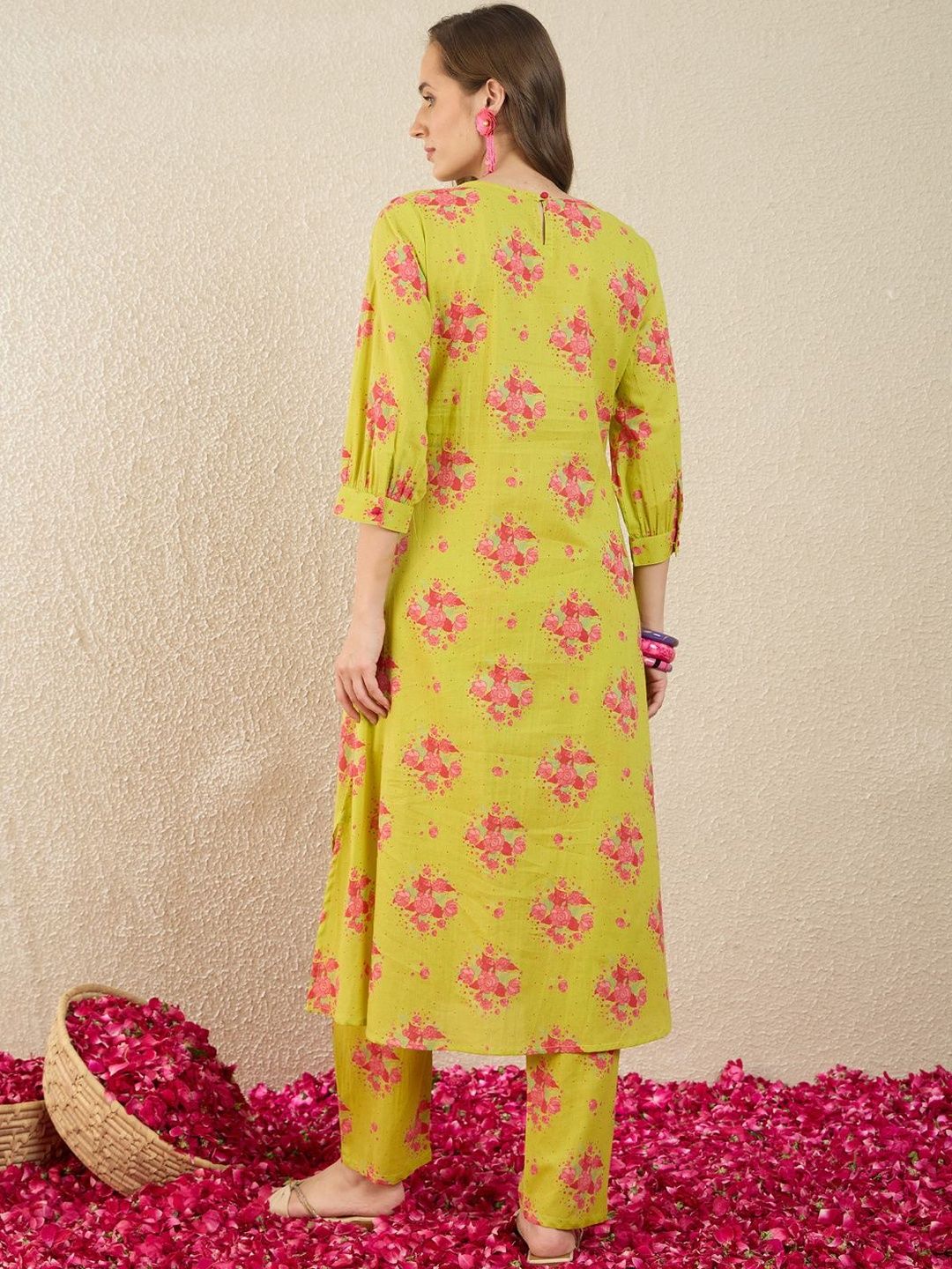 Women Floral Printed Pleated Pure Cotton Kurta with Trousers