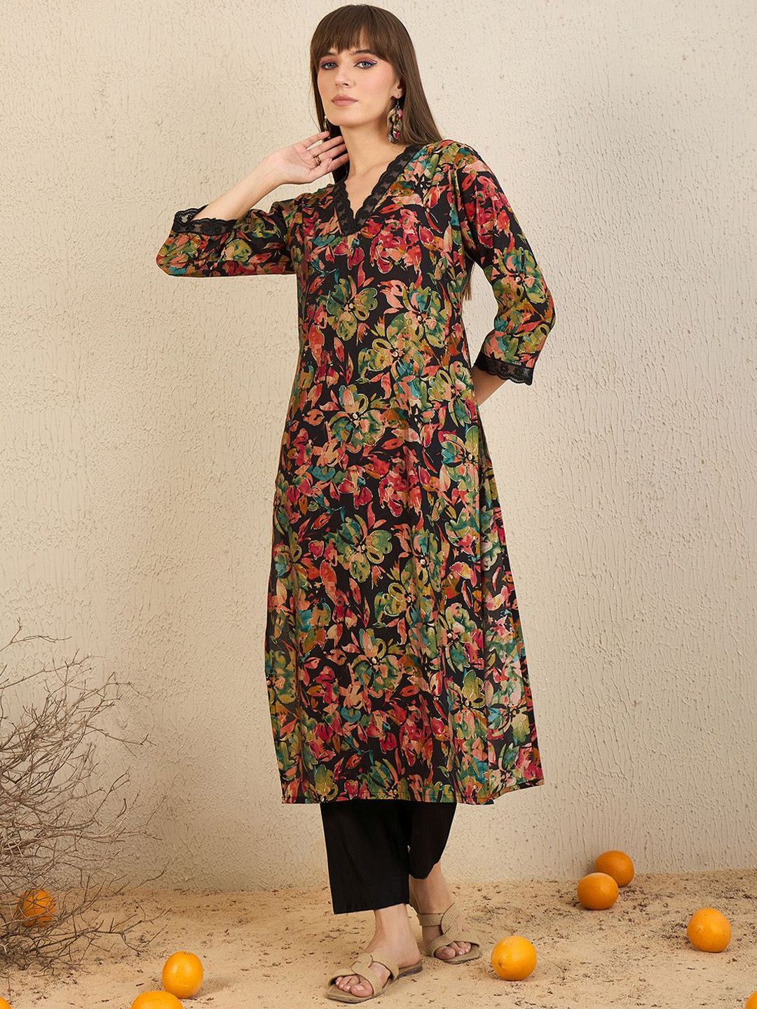 Floral Printed V-Neck Straight Kurta with Trousers