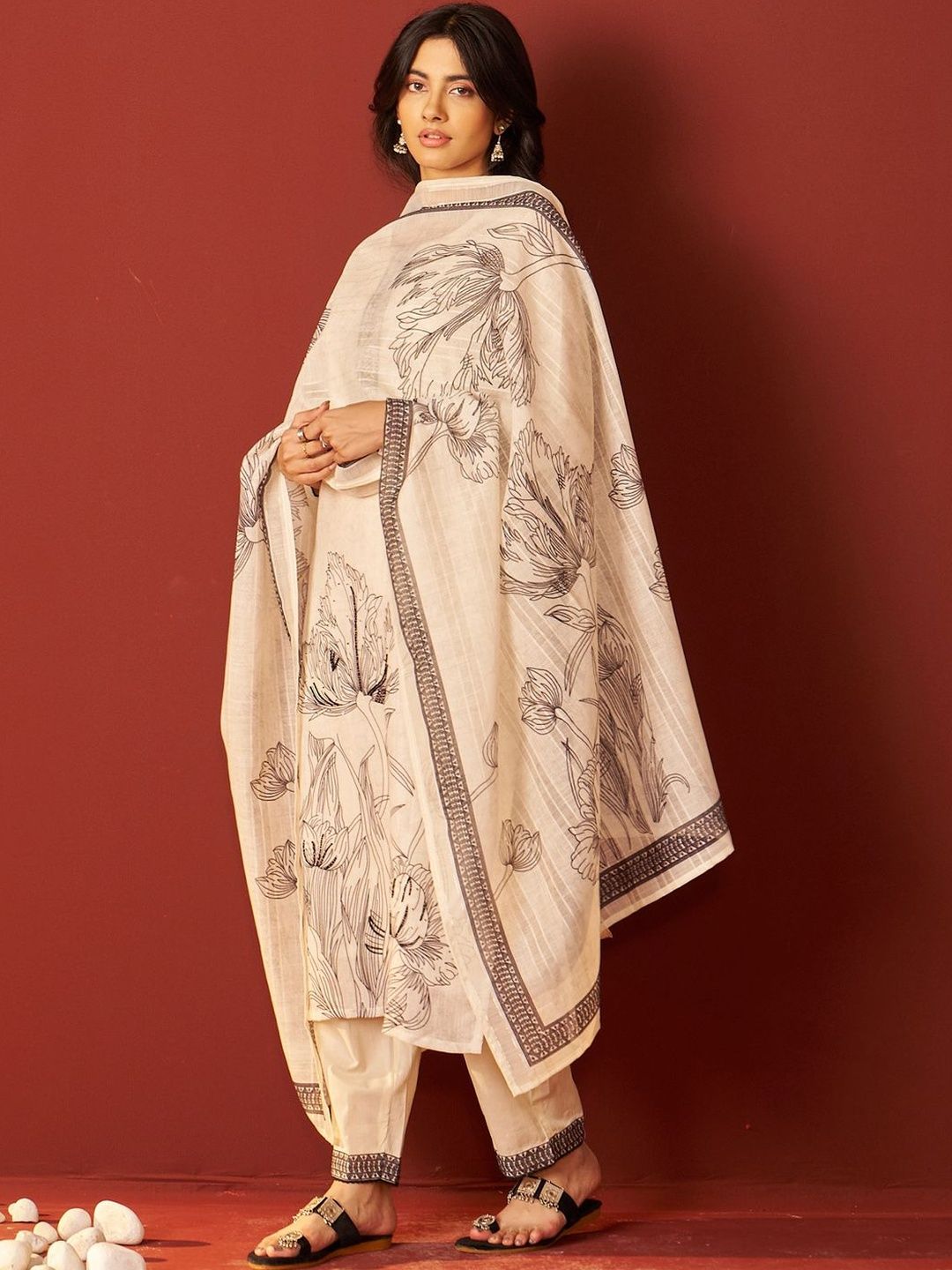 Women Floral Printed Regular Thread Work Linen Kurta with Trousers & With Dupatta