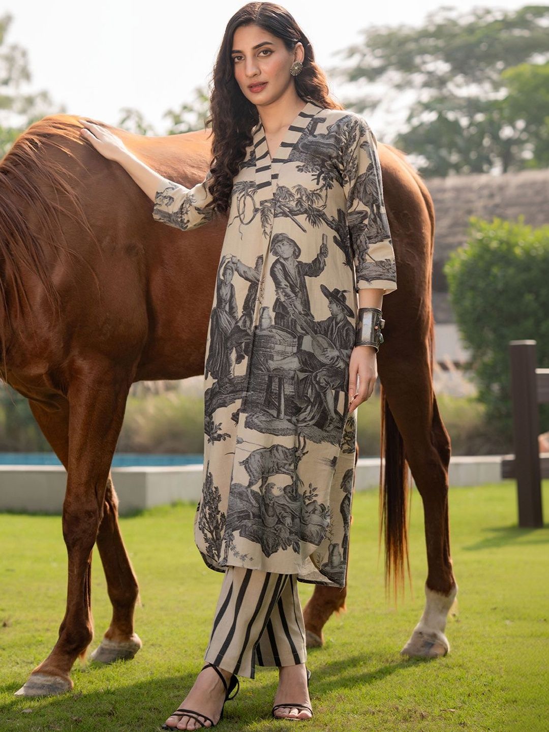 Women Printed Regular Linen Kurta with Trousers