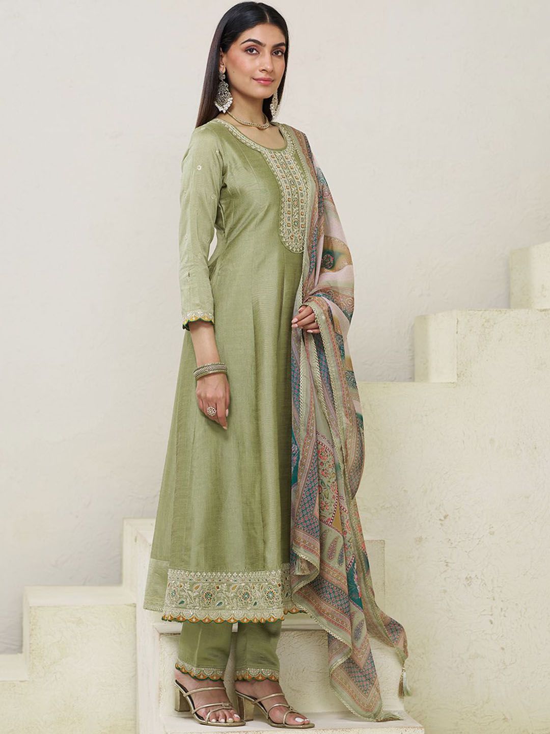 Dhiyona CH Women Floral Yoke Design Kurta with Trousers & Dupatta