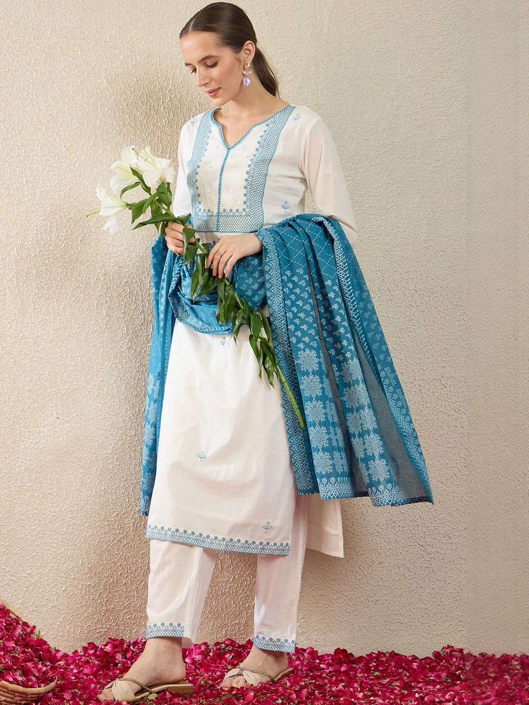 Women Ethnic Motifs Embroidered Regular Thread Work Pure Cotton Kurta with Trousers & With Dupatta
