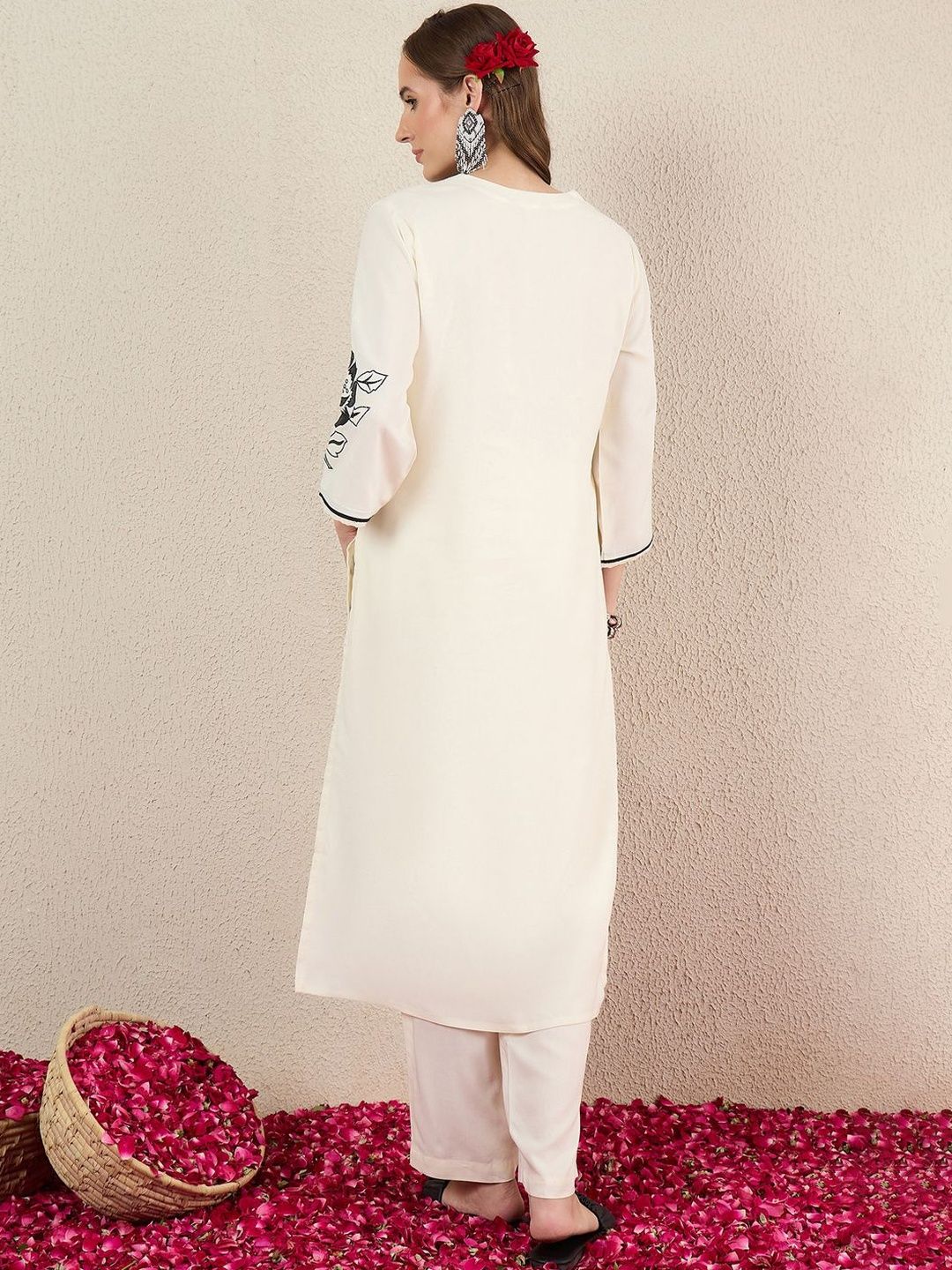 Women Floral Embroidered Kurta with Trousers