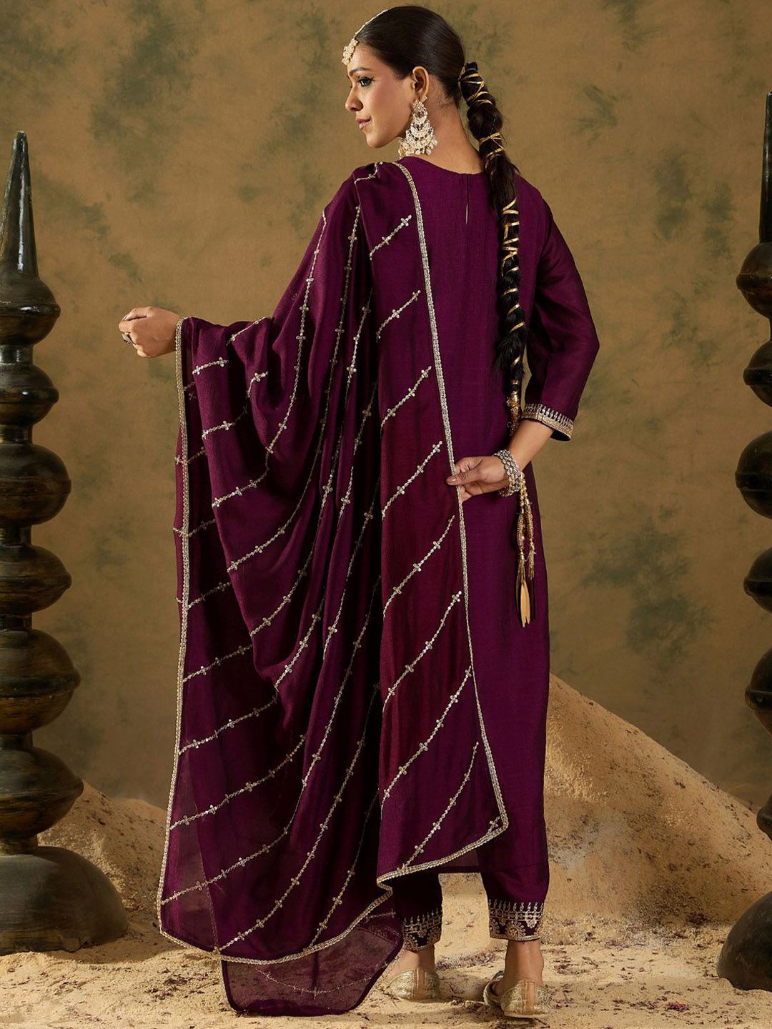 Dhiyona IE Ethnic Floral Embroidered Zari Work Detail Regular Sleeves Round Neck Kurta Set