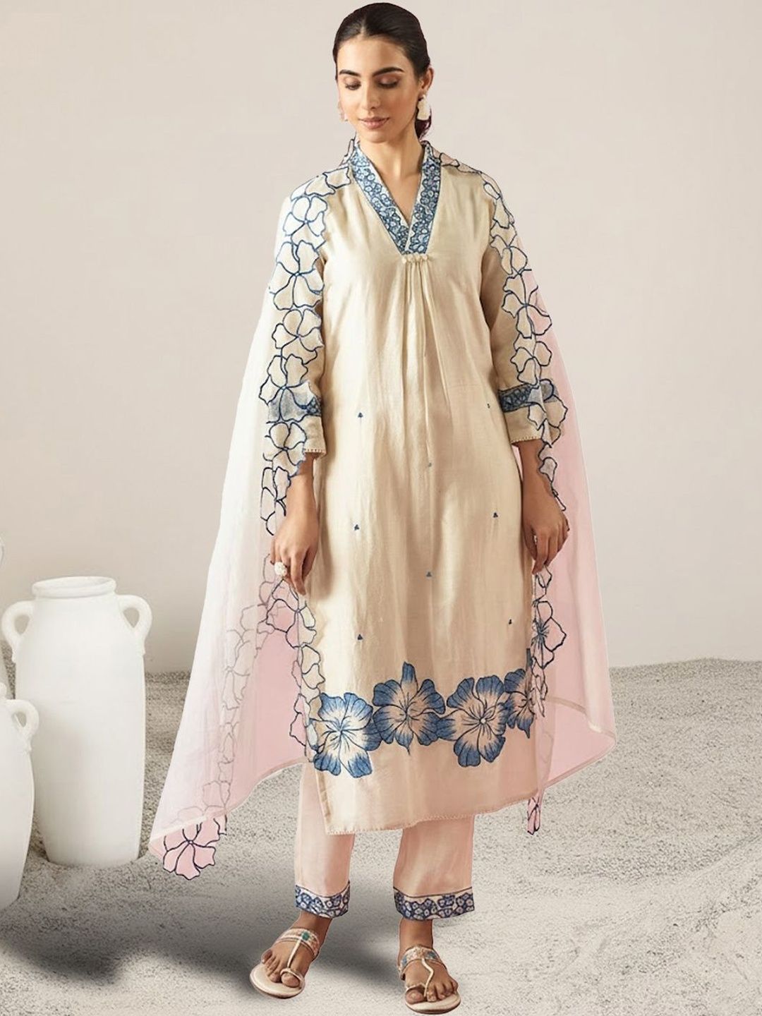 Women Floral Embroidered Regular Thread Work Kurta with Trousers & With Dupatta