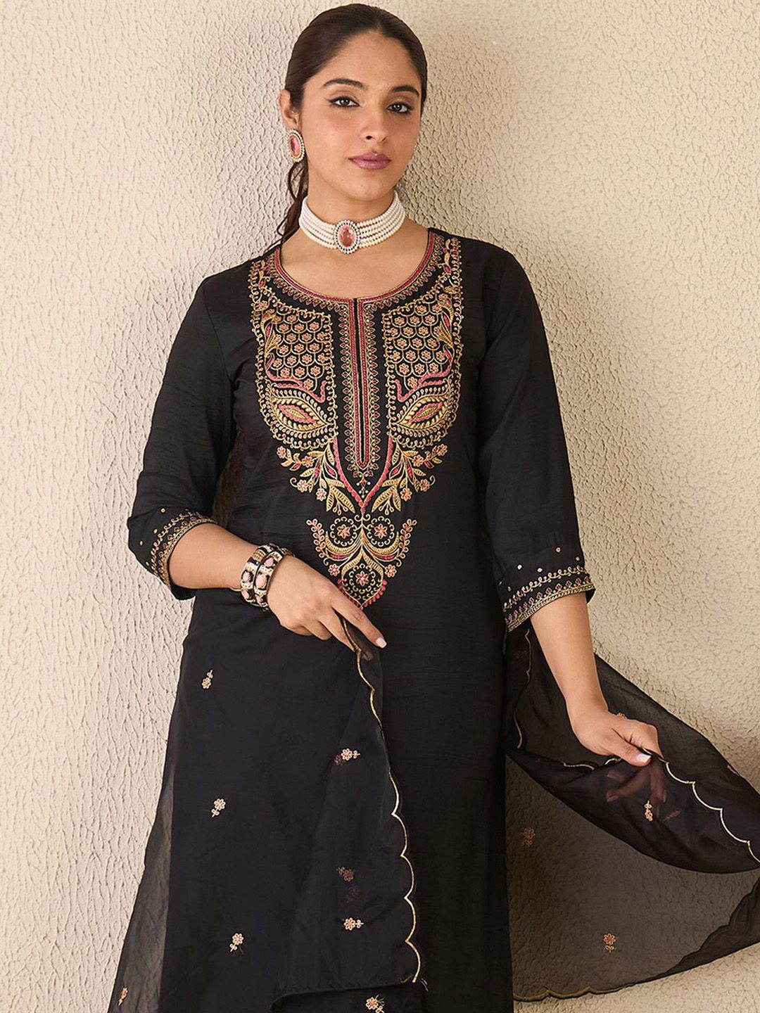 Ethnic Motifs Embroidered Round Neck Pure Cotton Kurta With Trousers & Dupatta