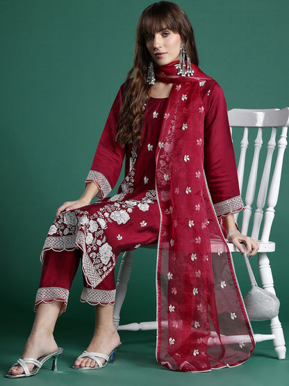 Floral Embroidered Panelled Thread Work Kurta With Trousers & Dupatta
