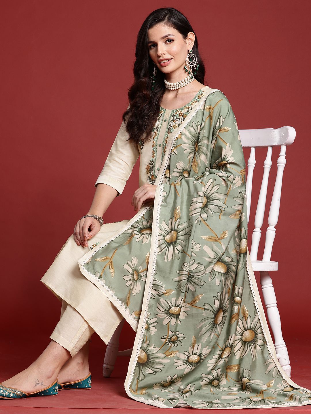 Dhiyona IE Floral Embroidered Thread Work Kurta with Trousers & With Dupatta