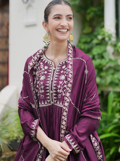 Dhiyona IE Women Floral Embroidered Pleated Kurta with Trousers & With Dupatta