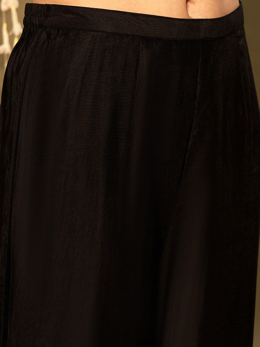 Dhiyona IE Floral Embroidered Empire Thread Work Liva Kurta With Trousers
