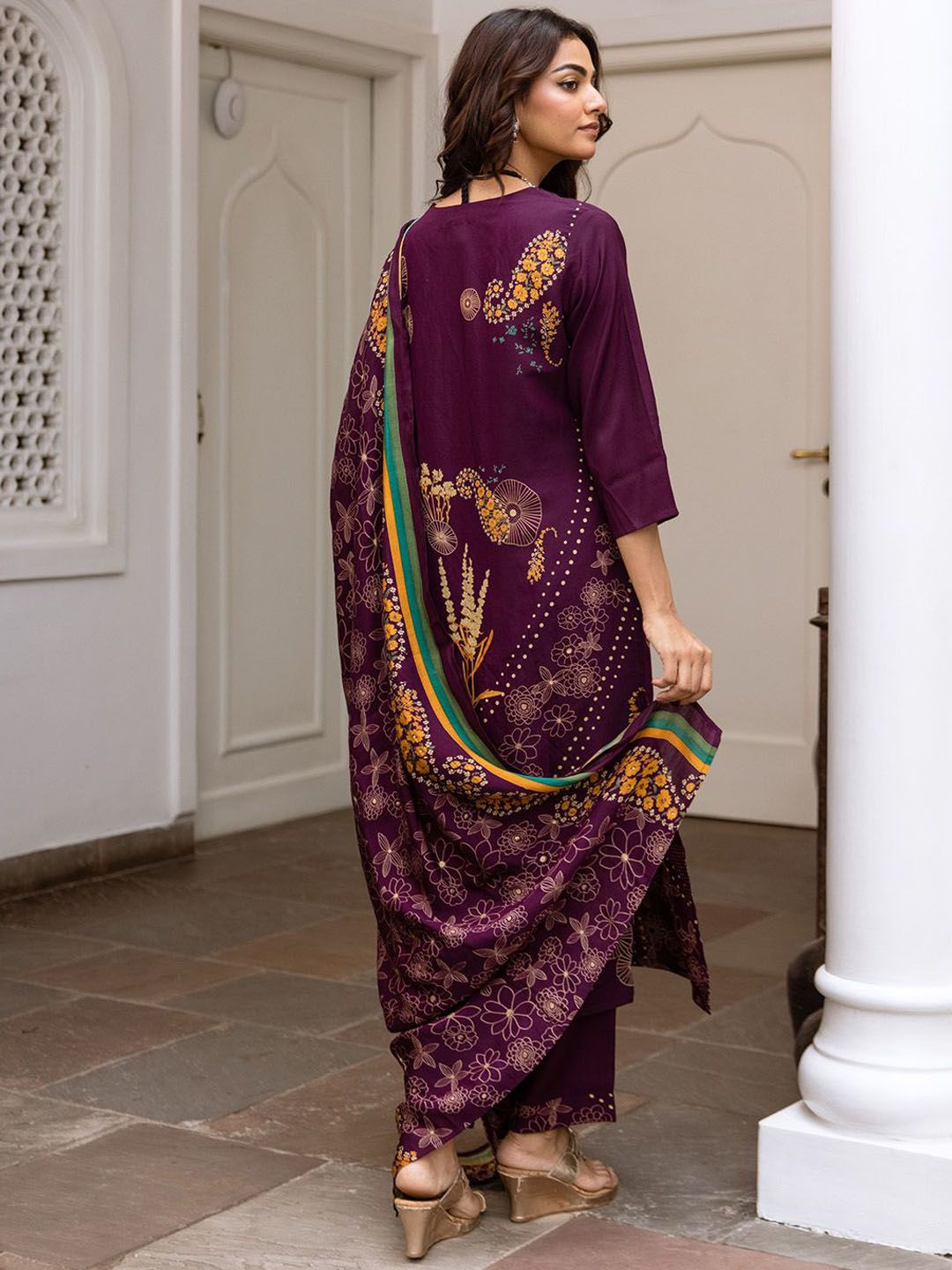 Dhiyona IS Women's Women Floral Printed Regular Thread Work Kurta with Trousers & With Dupatta