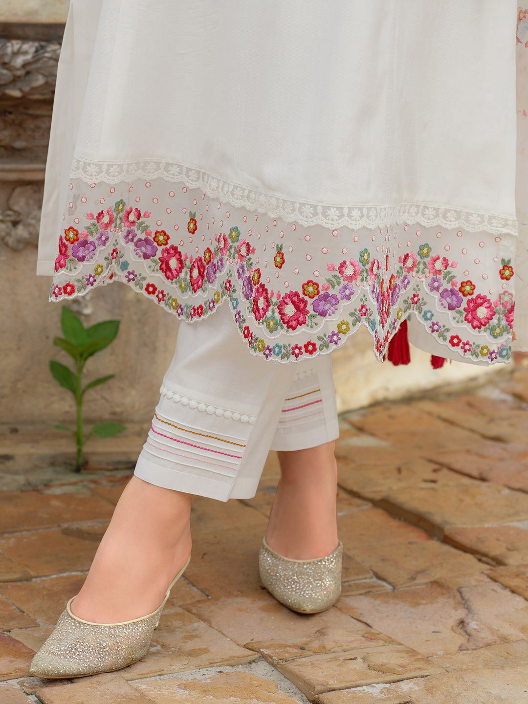 Women Embroidered Thread Work Kurta with Trousers & Dupatta