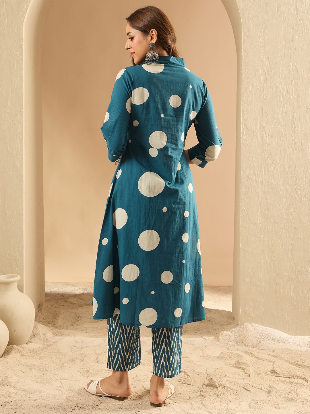 Women Printed Pleated Pure Cotton Kurta with Trousers