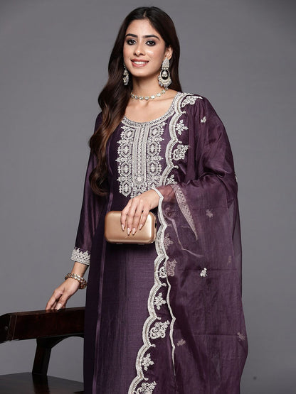 Embroidered Round Neck Three-Quarter Sleeves Sequinned Kurta Set