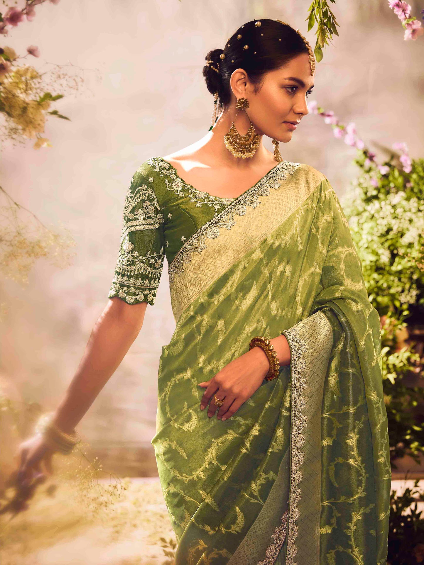 Dhiyona KM Women Green Silk Saree