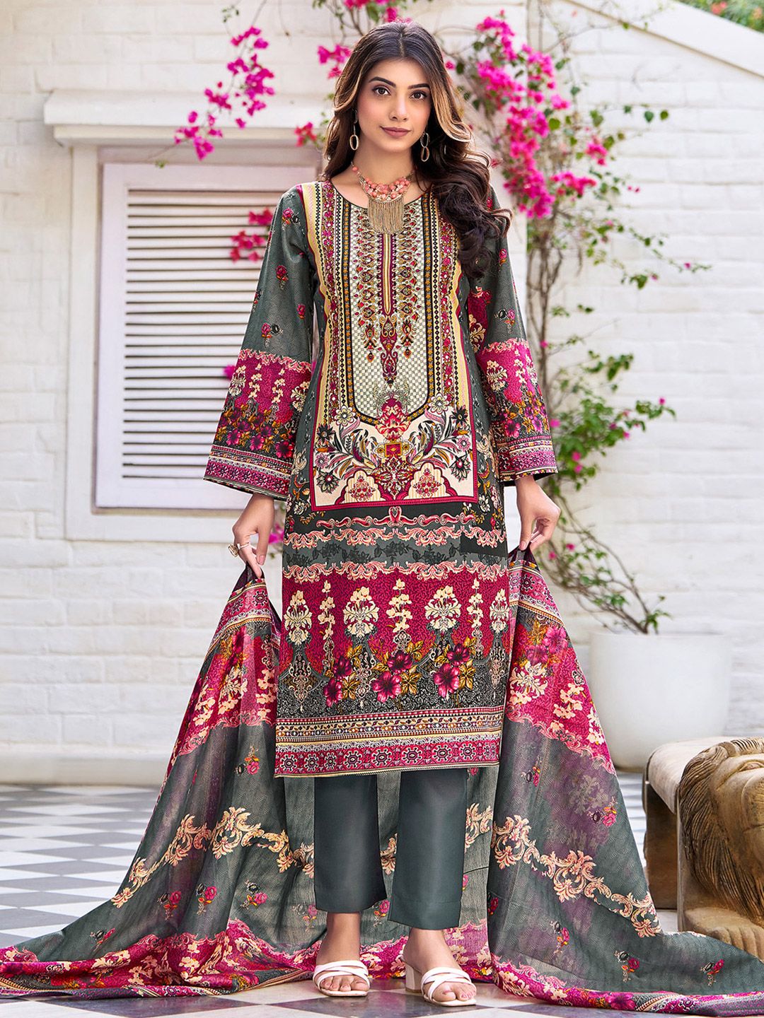 Dhiyona VA Women's Printed Regular Beads and Stones Kurta with Trousers & With Dupatta