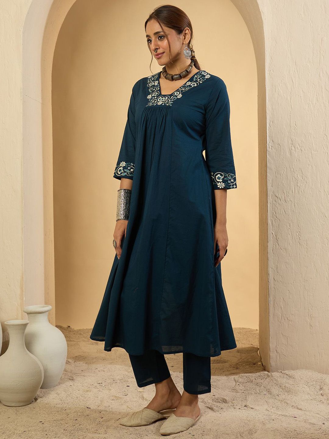 Women Ethnic Motifs Embroidered Pure Cotton Kurta with Trousers