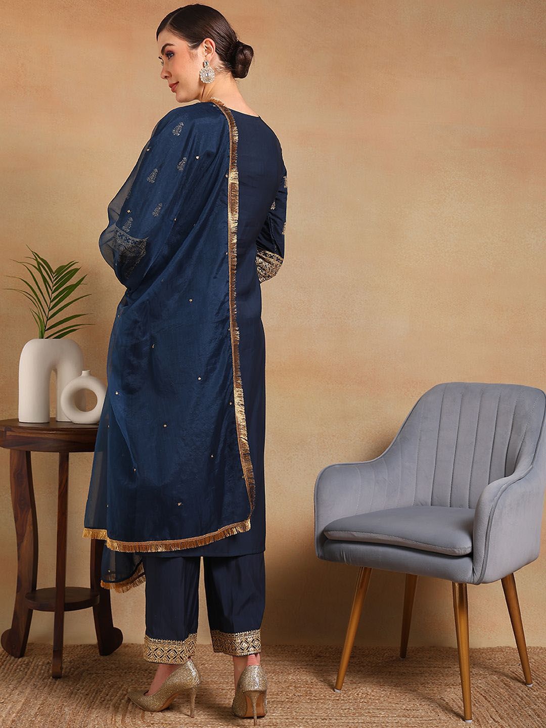 Dhiyona PD Women Women Embroidered Straight Kurta & Trousers With Dupatta