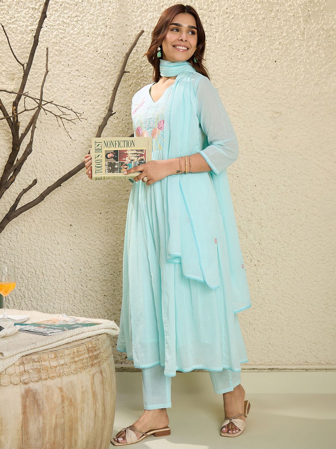 Women Floral Embroidered Regular Thread Work Pure Cotton Kurta with Trousers & With Dupatta