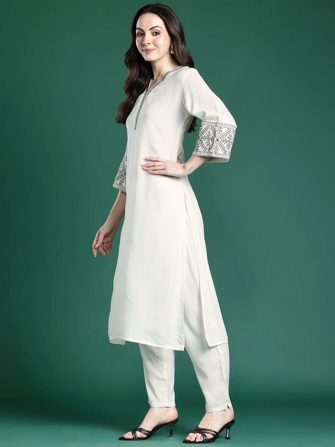 Women Ethnic Motifs Embroidered Regular Thread Work Kurta with Trousers