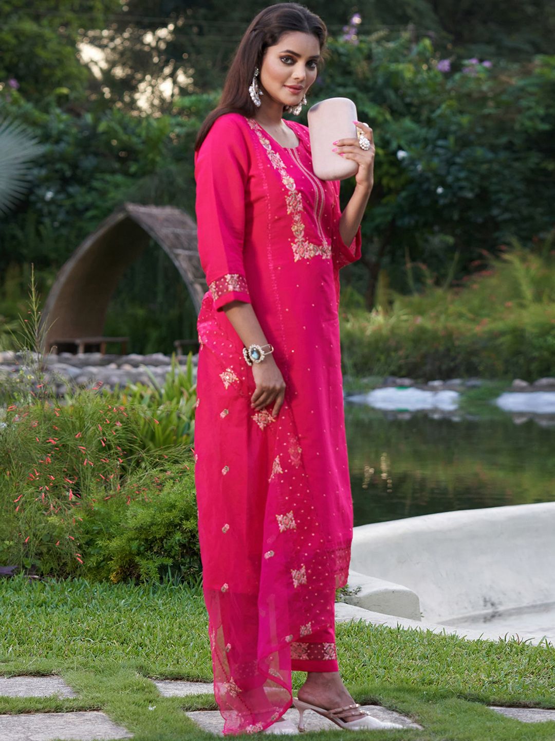 Dhiyona IE Floral Embroidered Regular Thread Work Kurta With Trousers & Dupatta