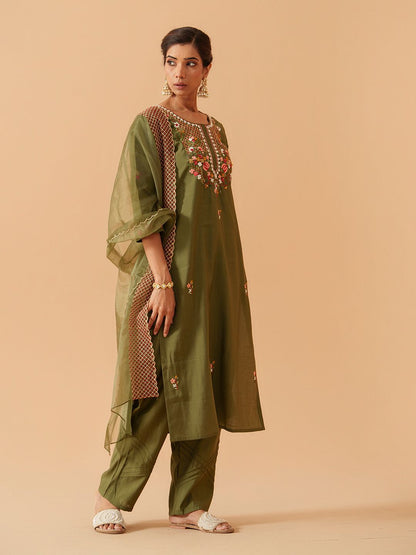 Dhiyona PD Women Women Floral Embroidered Kurta with Trousers & Dupatta
