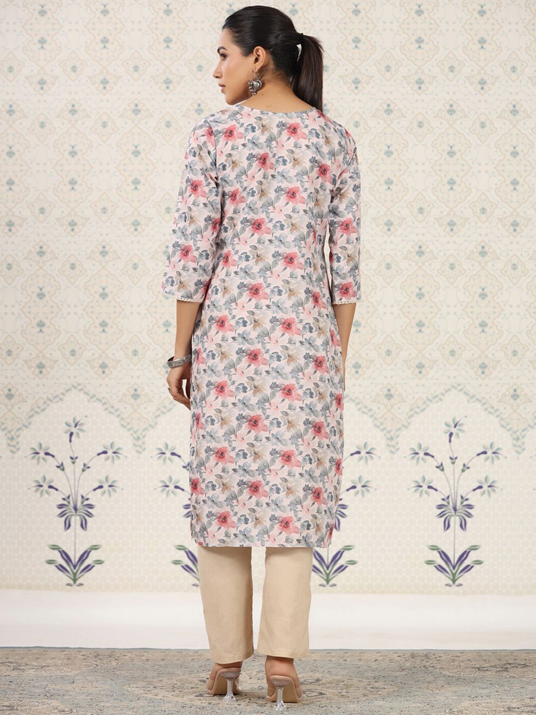 Dhiyona OD  Floral Printed Straight Kurta