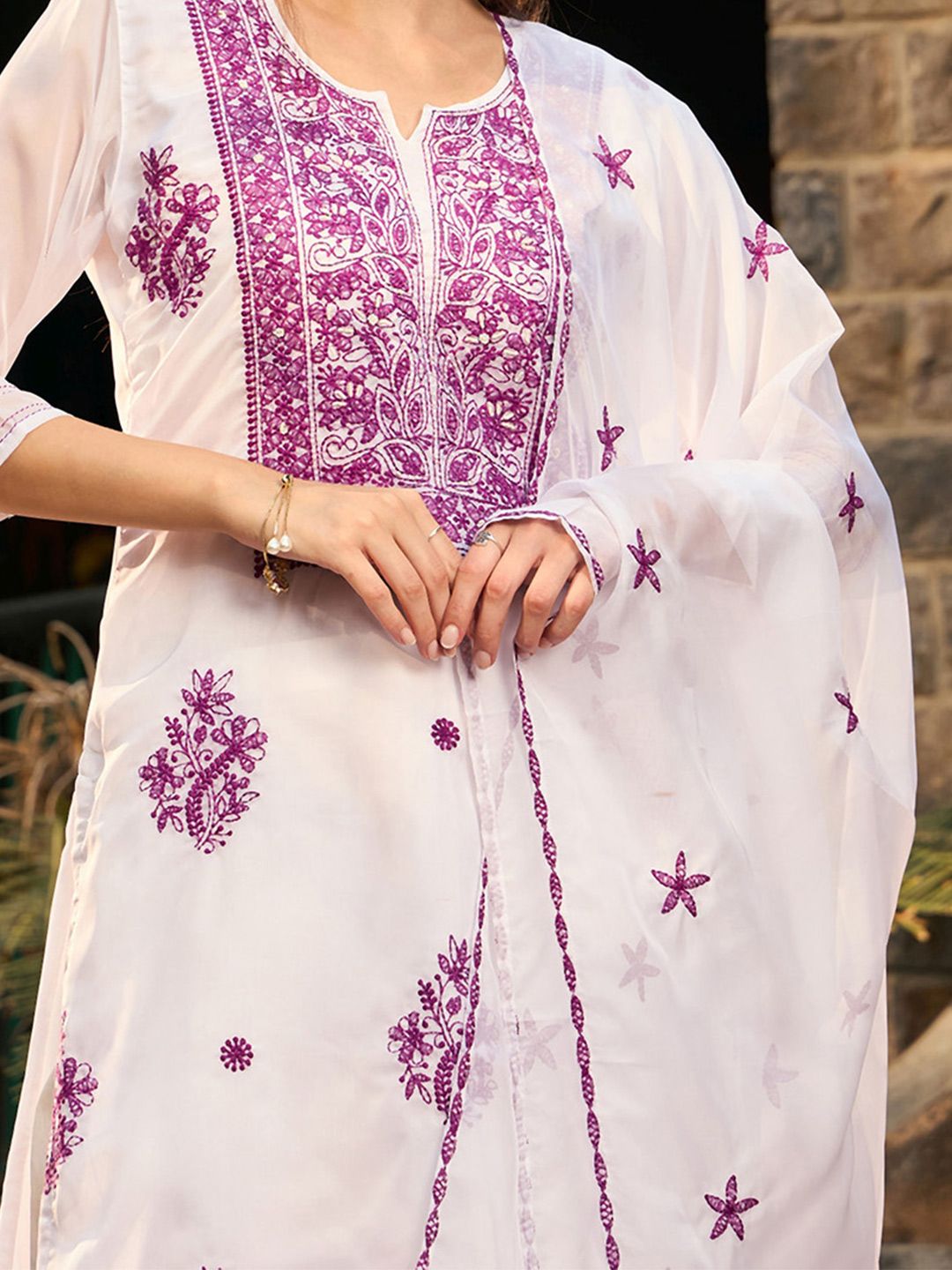 Floral Embroidered Regular Thread Work Kurta with Trousers & Dupatta