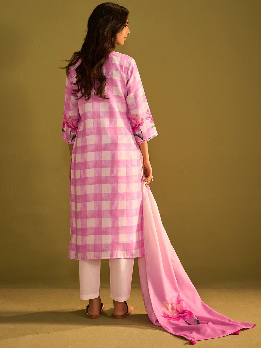 Dhiyona IE Checked V-Neck Linen Straight Kurta With Trousers & Dupatta