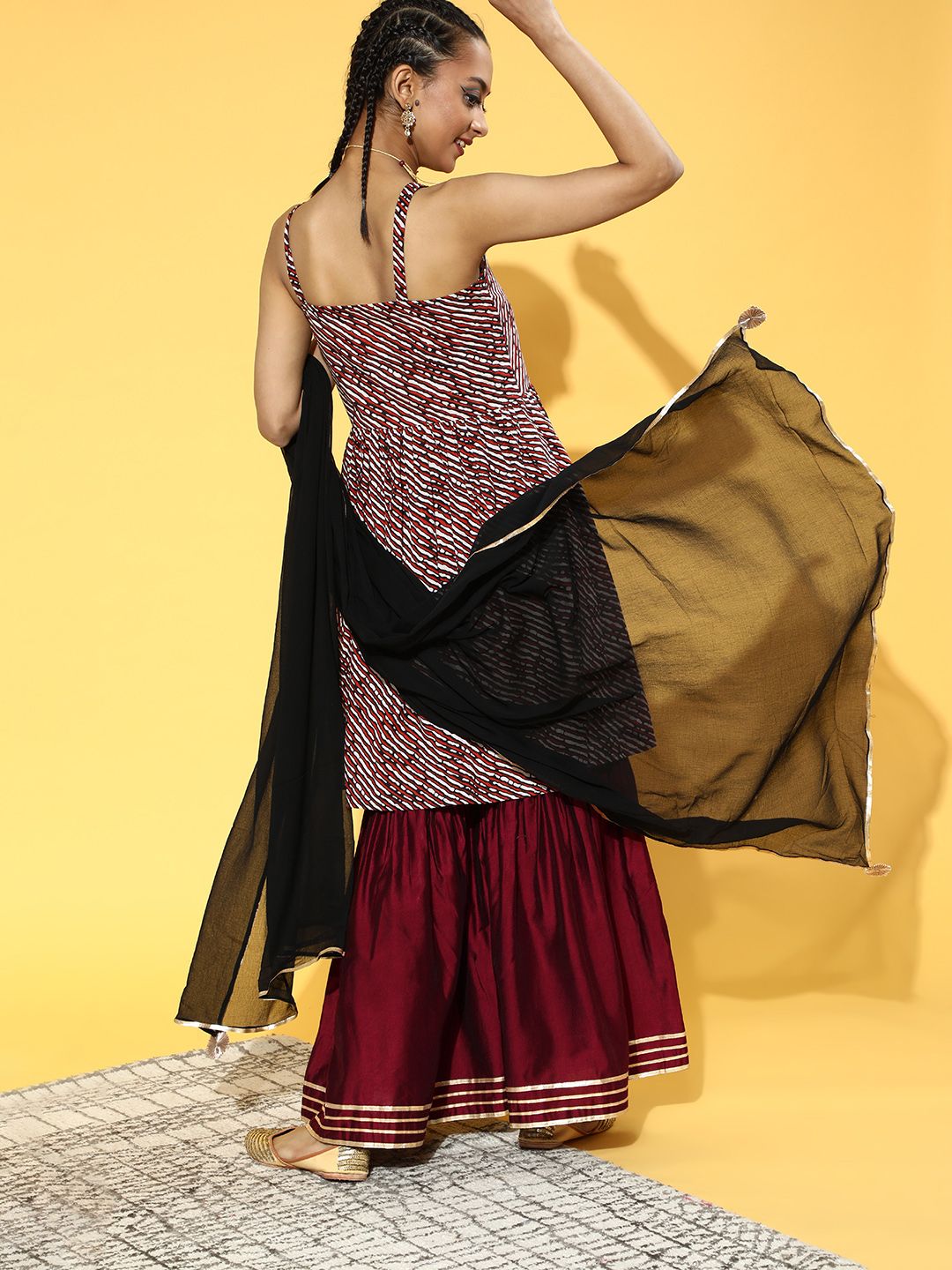 Dhiyona IE Women Geometric Satin All in the Details Kurta Set