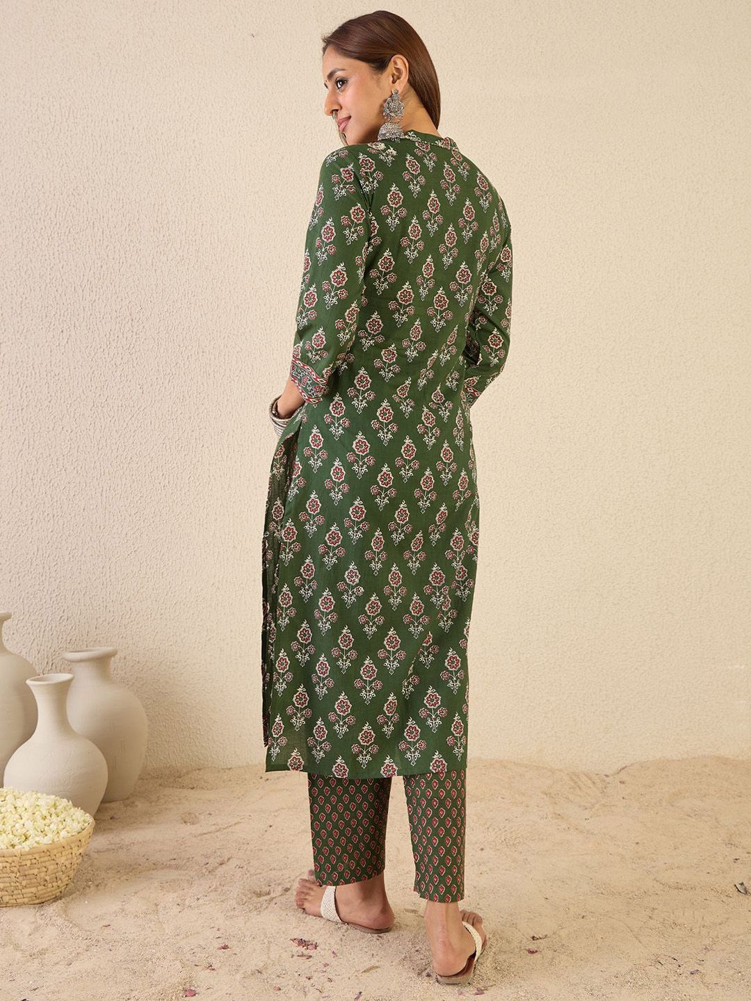 Dhiyona IE Women Floral Printed Regular Sequinned Detail Pure Cotton Kurta with Trousers