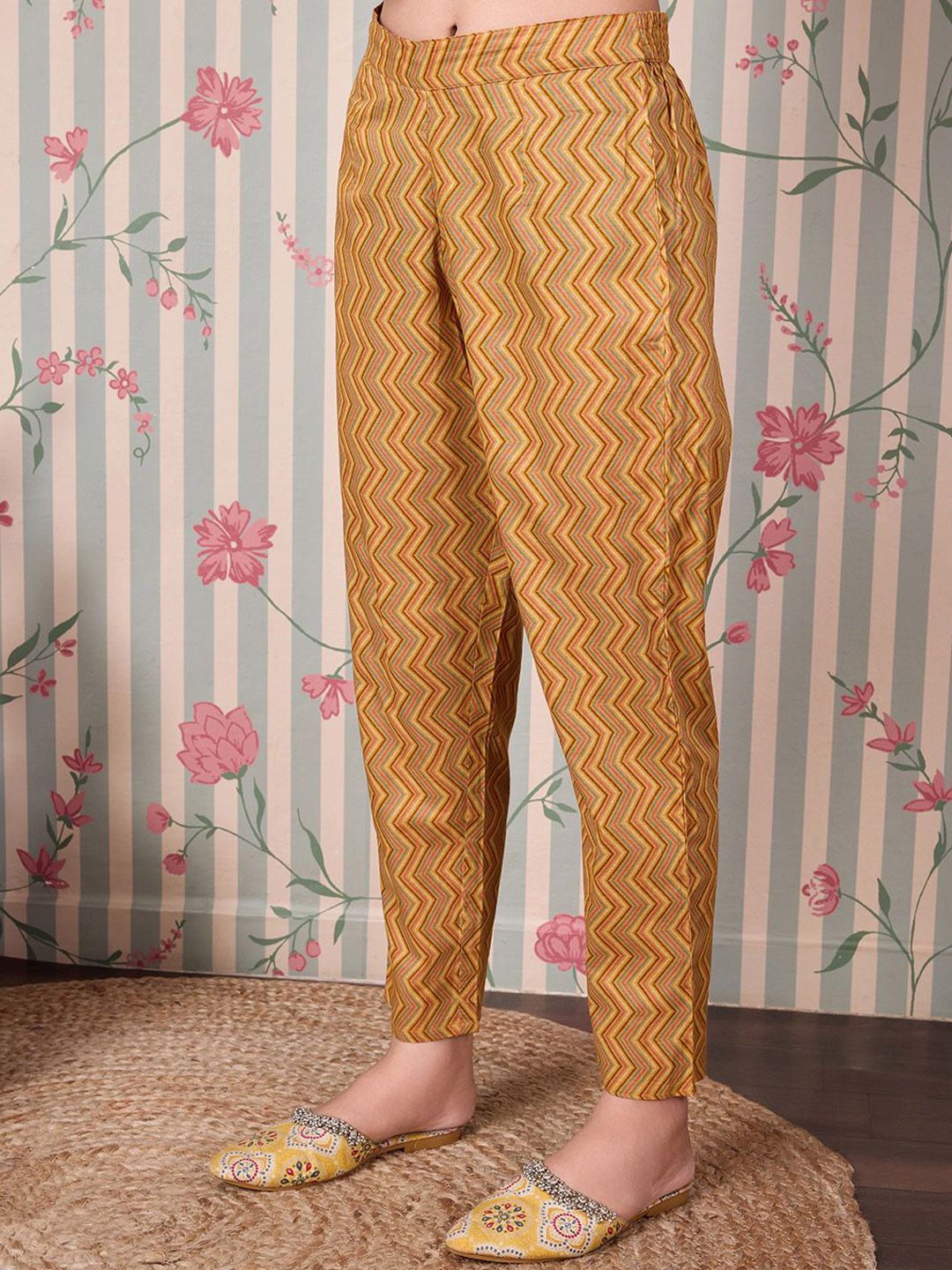 Dhiyona OD  Floral Printed Regular Pure Cotton Kurta with Trousers & Dupatta