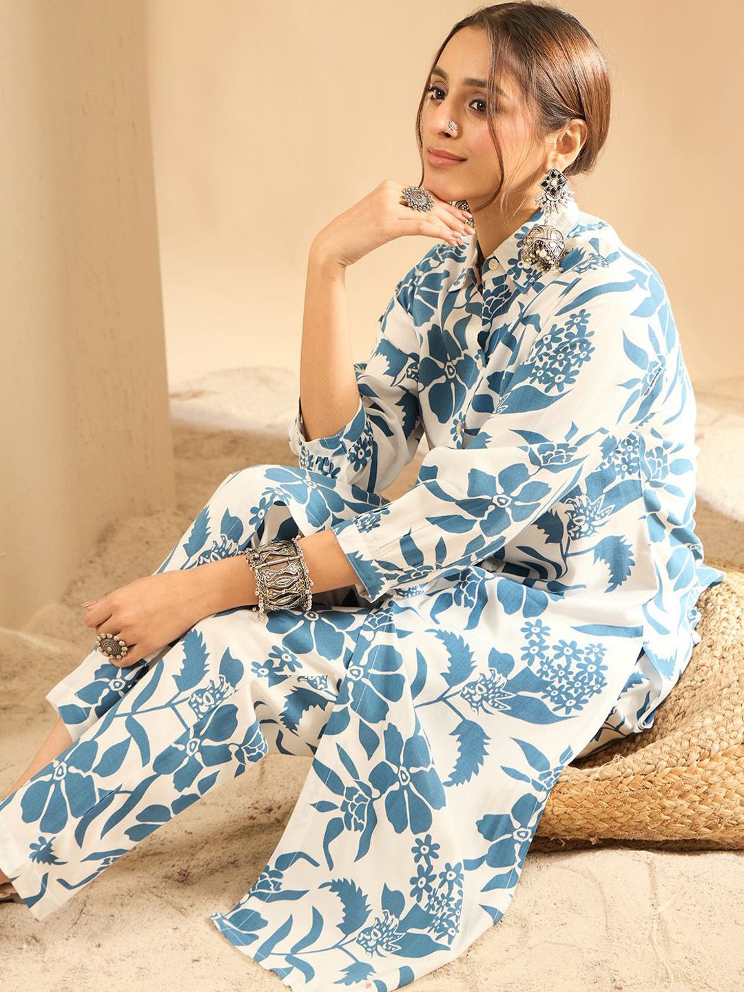 Dhiyona IE Women Floral Printed Regular Kurta with Trousers
