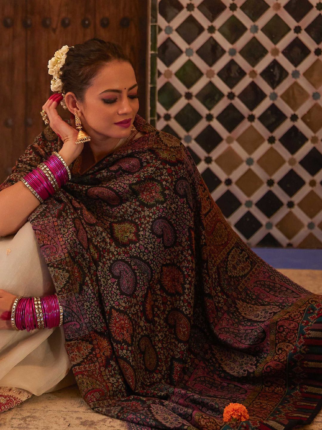 Dhiyona PA Women Paisley Woven Design Shawl