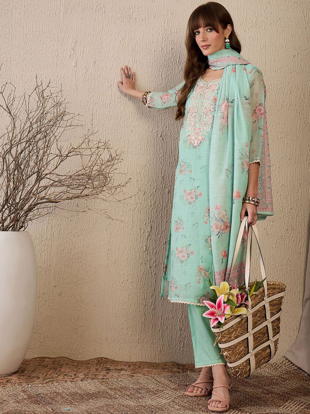 Women Floral Embroidered Regular Sequinned Linen Kurta with Trousers & With Dupatta
