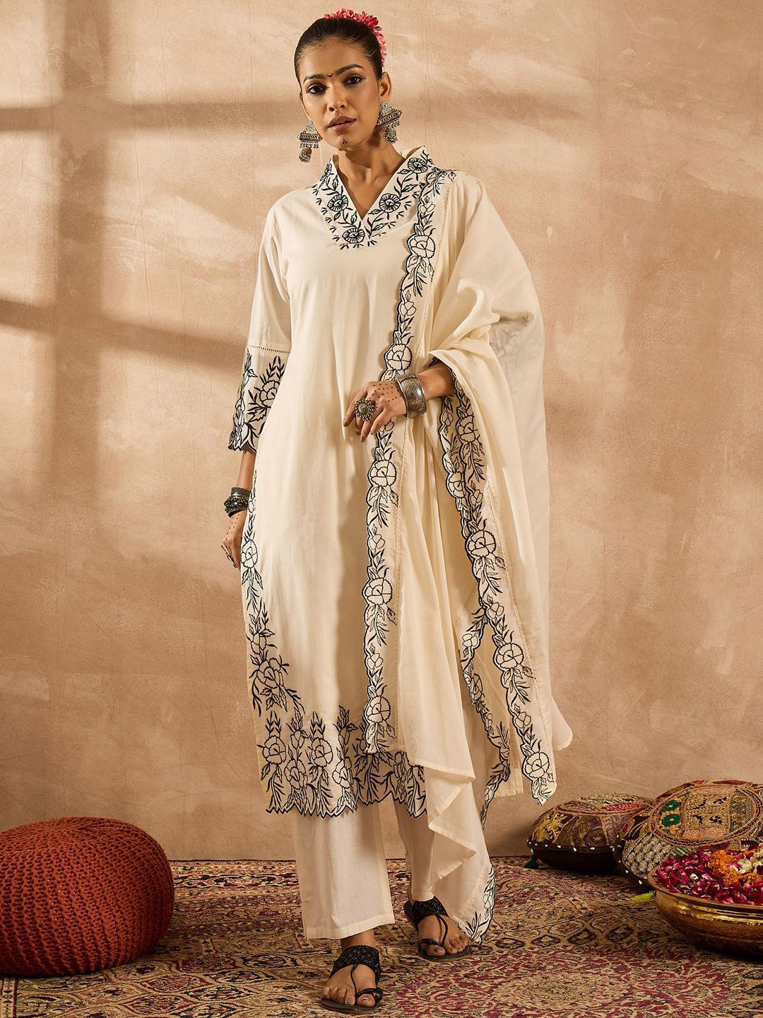 Women Floral Embroidered Regular Thread Work Pure Cotton Kurta with Trousers & With Dupatta