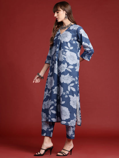 Dhiyona IE V-Neck Floral Printed Pleat Detailed Kurta with Trousers