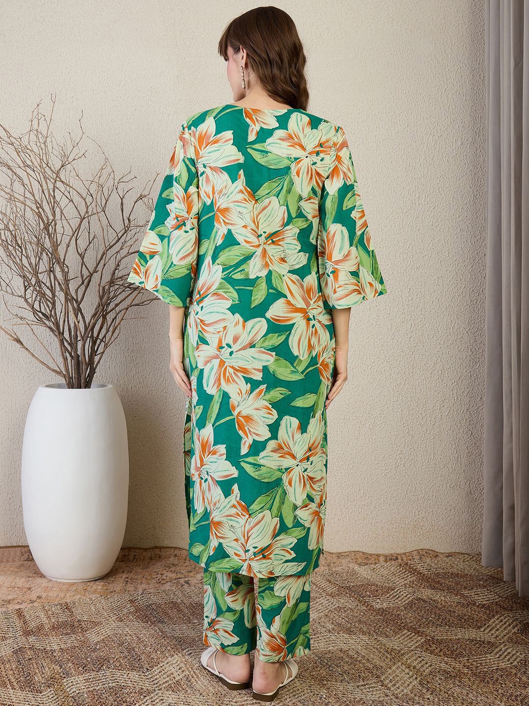 Dhiyona IE Floral Printed V-Neck Pure Cotton Straight Kurta With Trousers