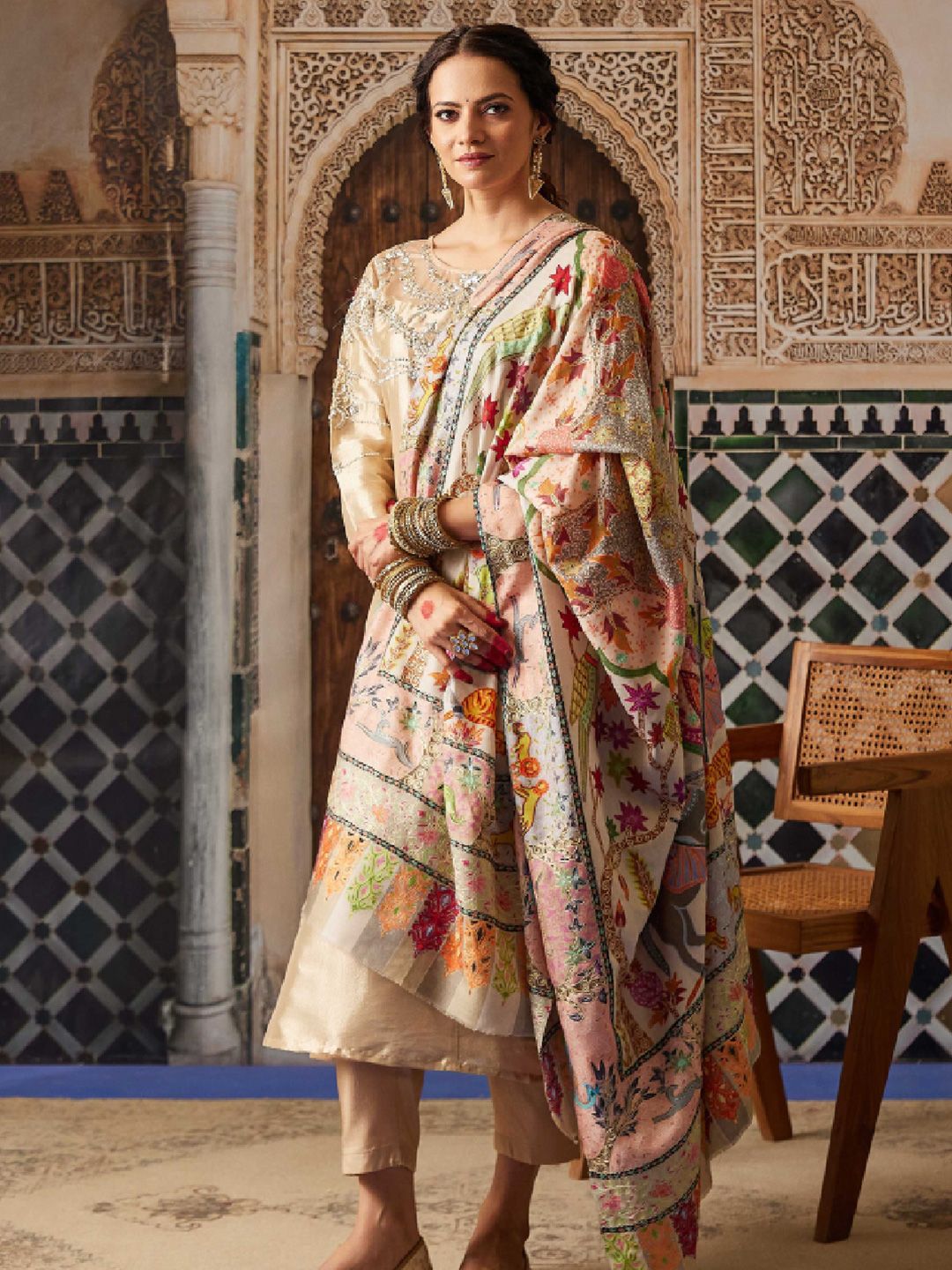 Dhiyona PA Women Animal Embroidered Shawl