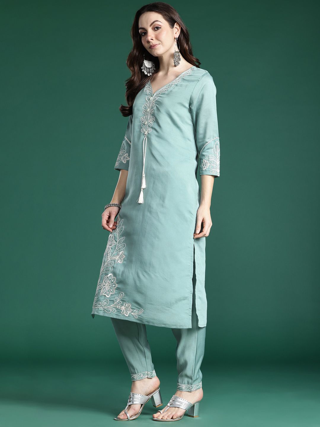 Dhiyona IE Floral Embroidered Thread Work Kurta with Trousers & With Dupatta