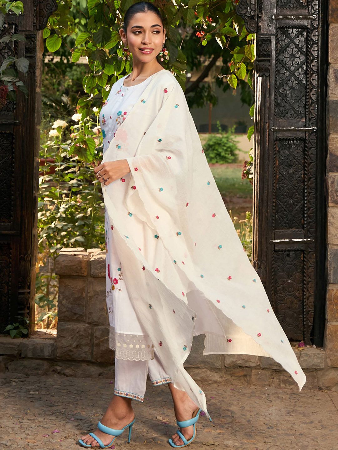 Dhiyona IE Floral Embroidered Pure Cotton Straight Kurta With Trousers & Dupatta