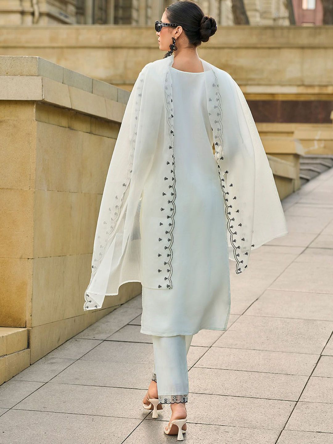 Women Floral Embroidered Kurta with Trousers & Dupatta