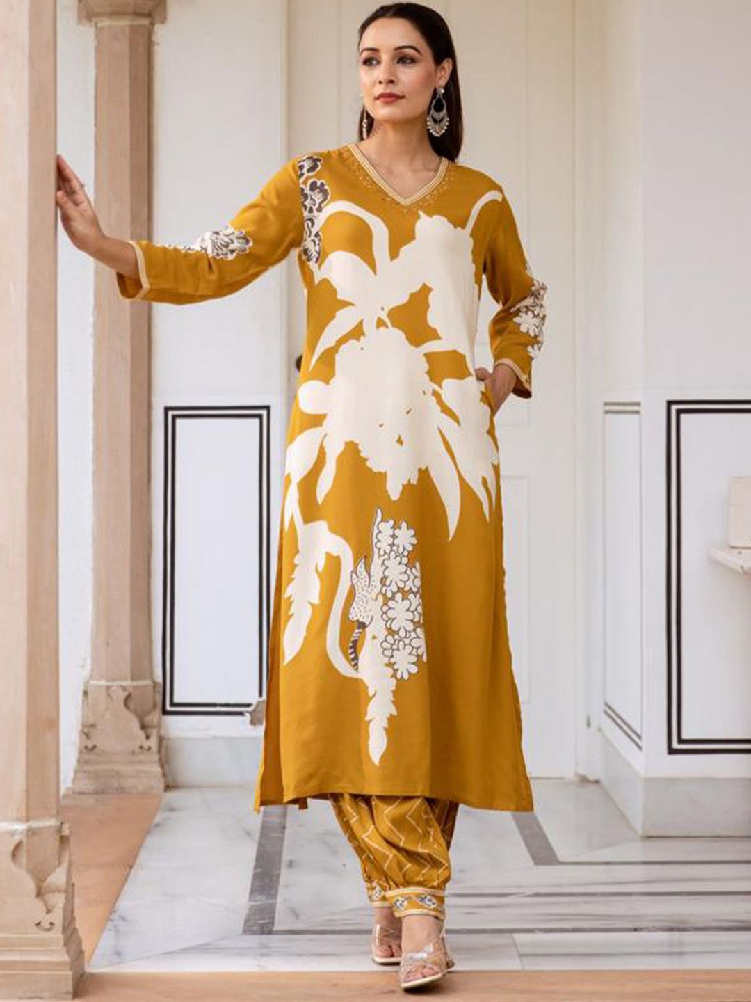 Women Floral Printed Regular Sequinned Kurta with Salwar
