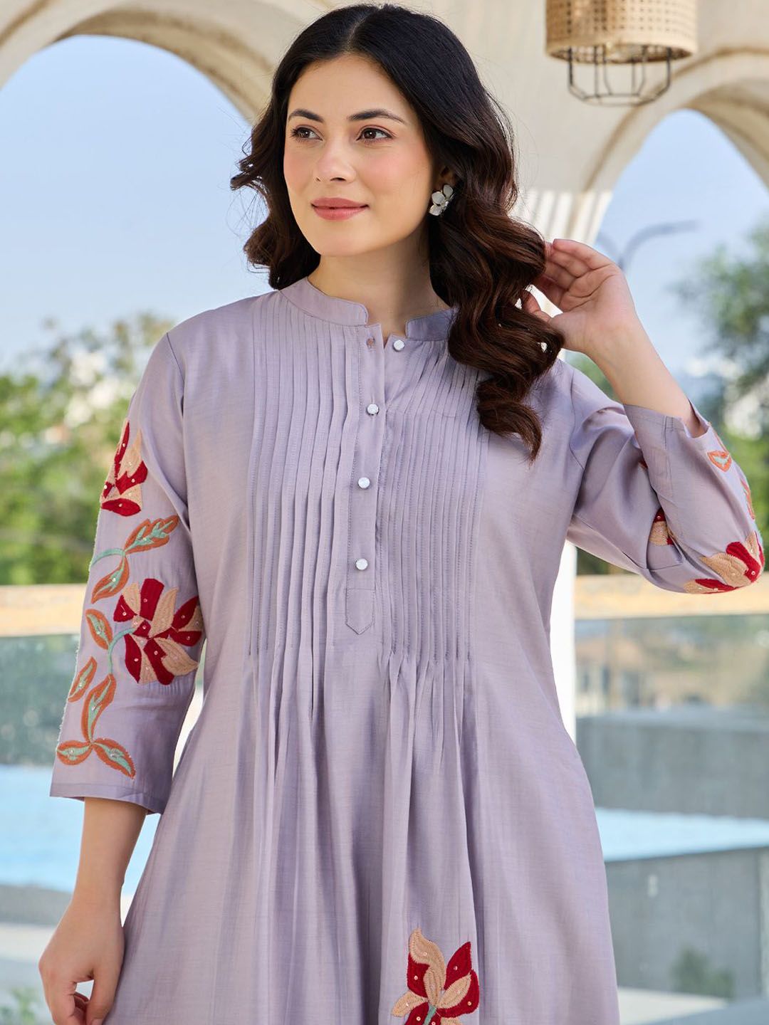 Women Floral Embroidered Thread Work Pure Cotton Kurta with Trousers